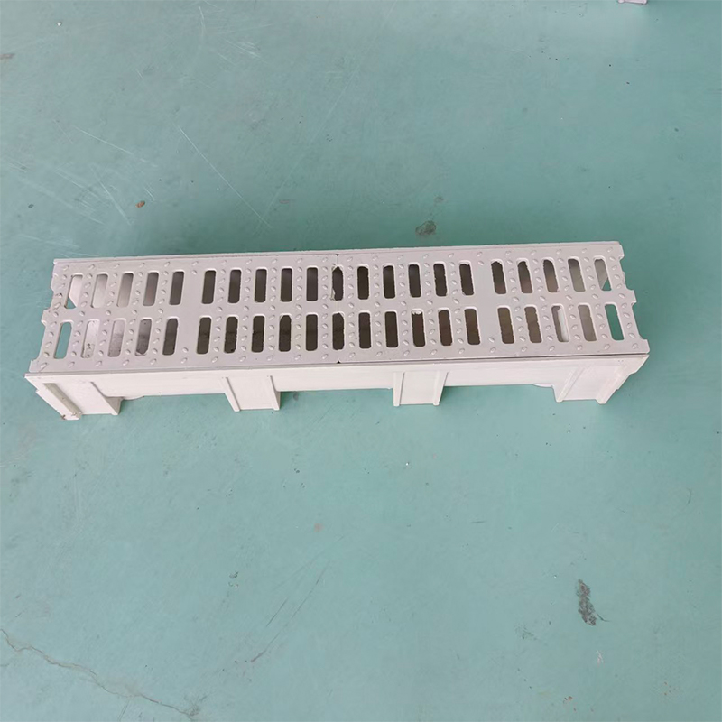Un caniveau de drainage est-il meilleur qu’un drain de surface pour les installations dans une allée ?